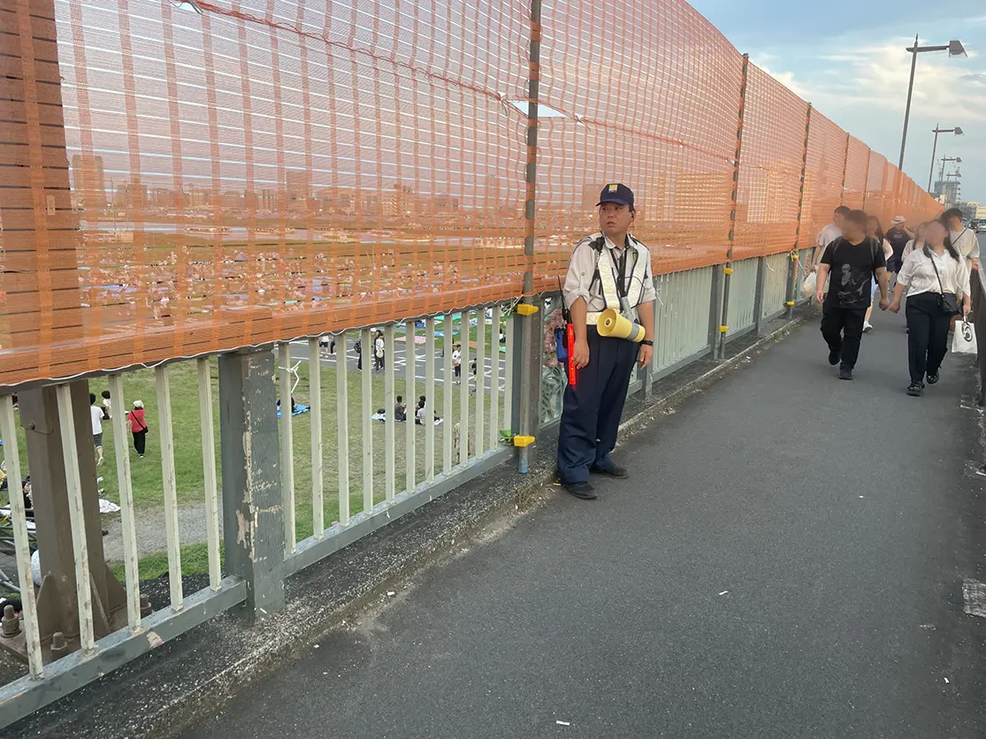 足立の花火　警備の様子